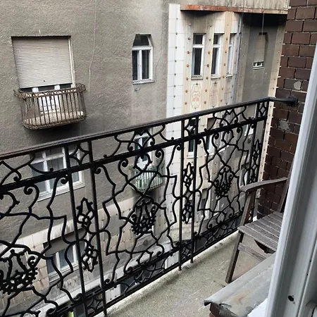 Synagogue In Heart Of Budapeszt