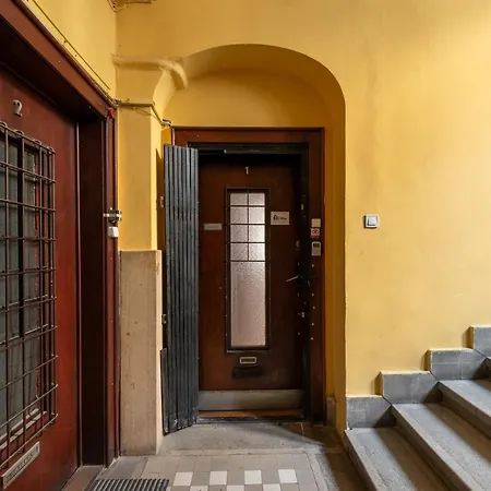 Synagogue In Heart Of Apartament Budapeszt